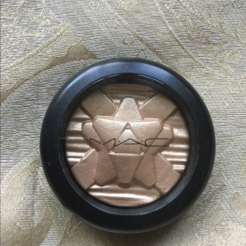 Unused MAC Extra Dimension Skinfinish